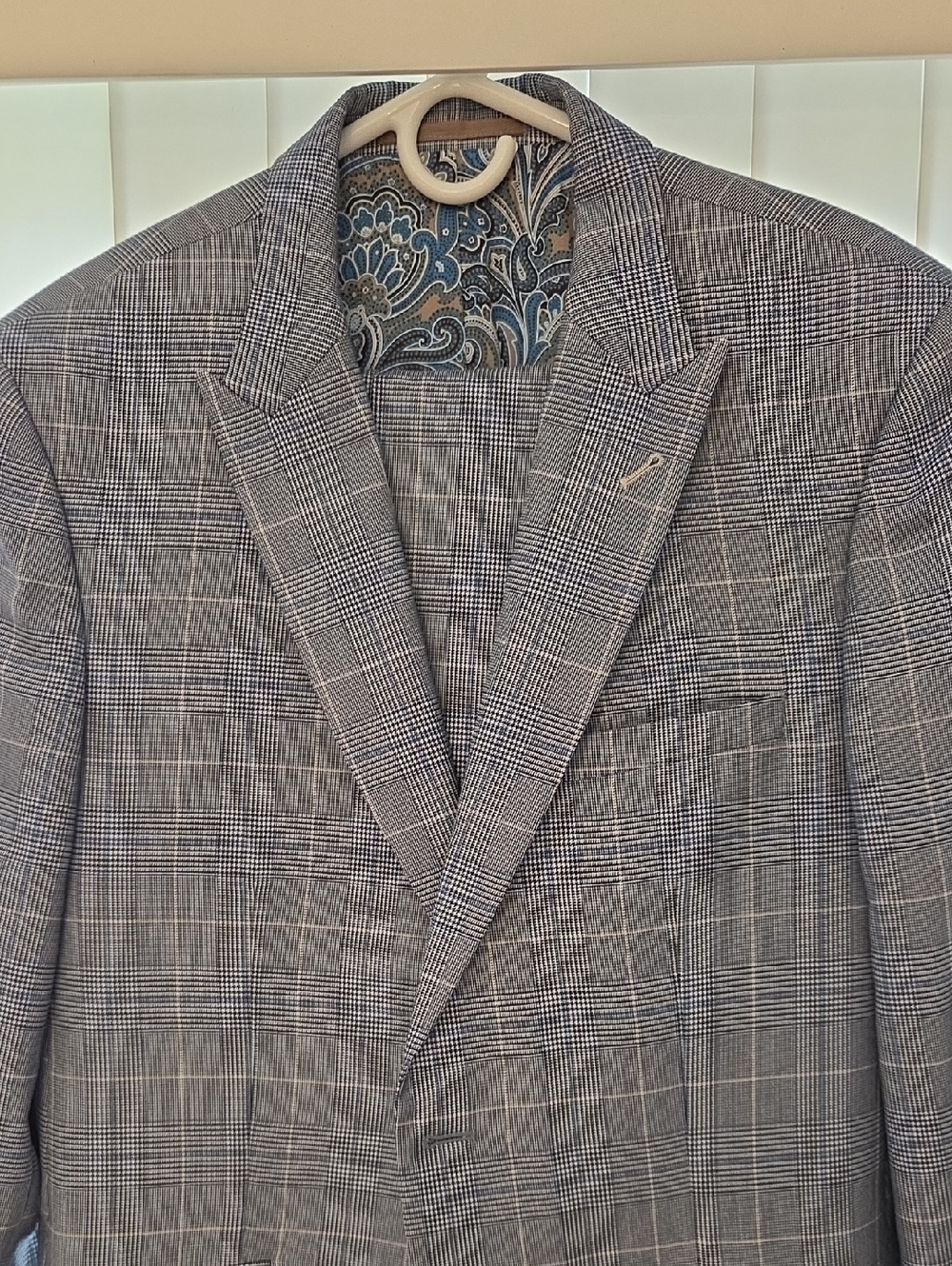 BNWT Men's Slim Fit Burton's Suit